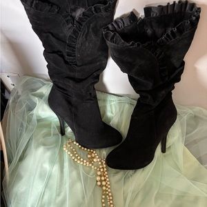 Black fabric zip up high heeled barely used size 7